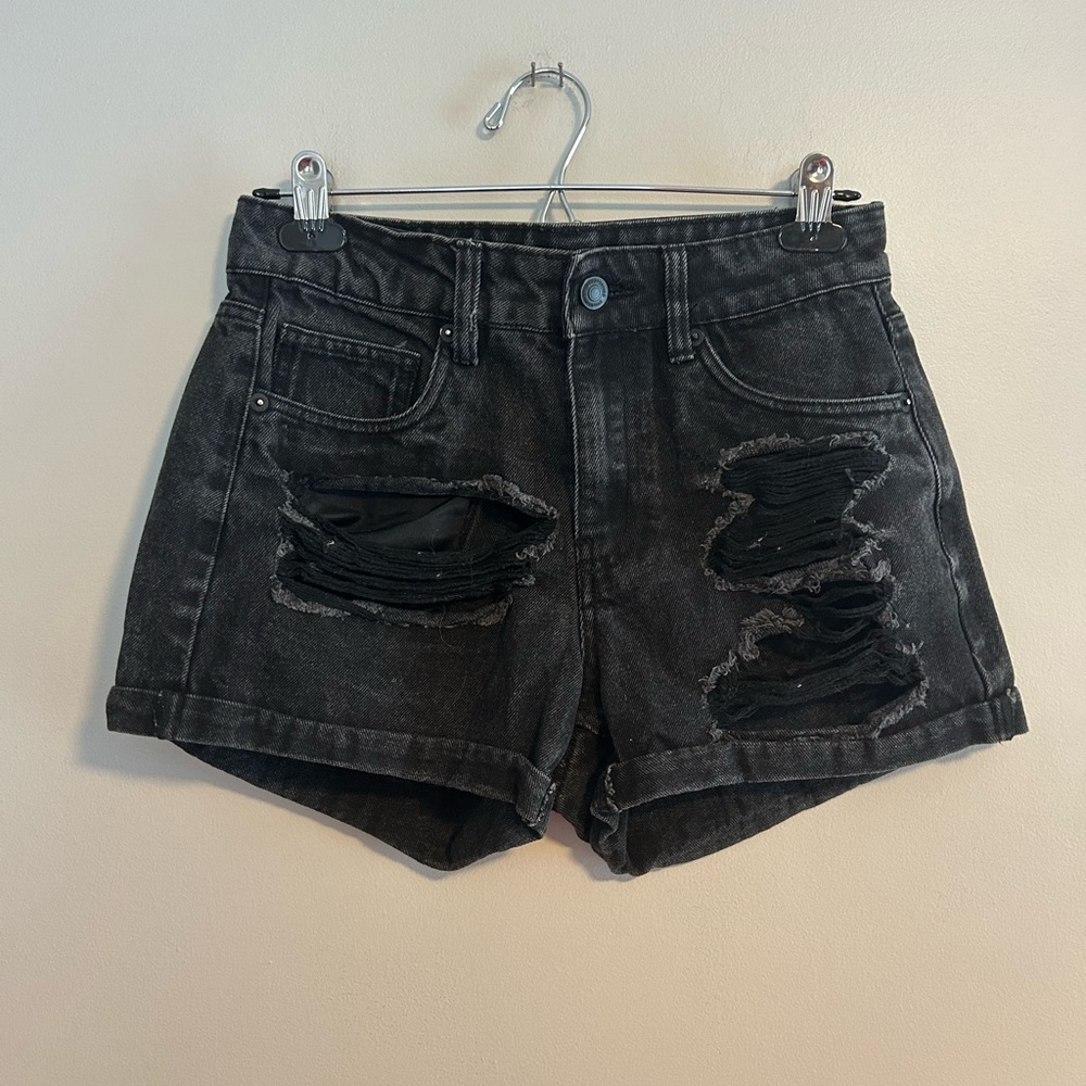 Aeropostale women’s 2 black Distressed Denim Shorts
